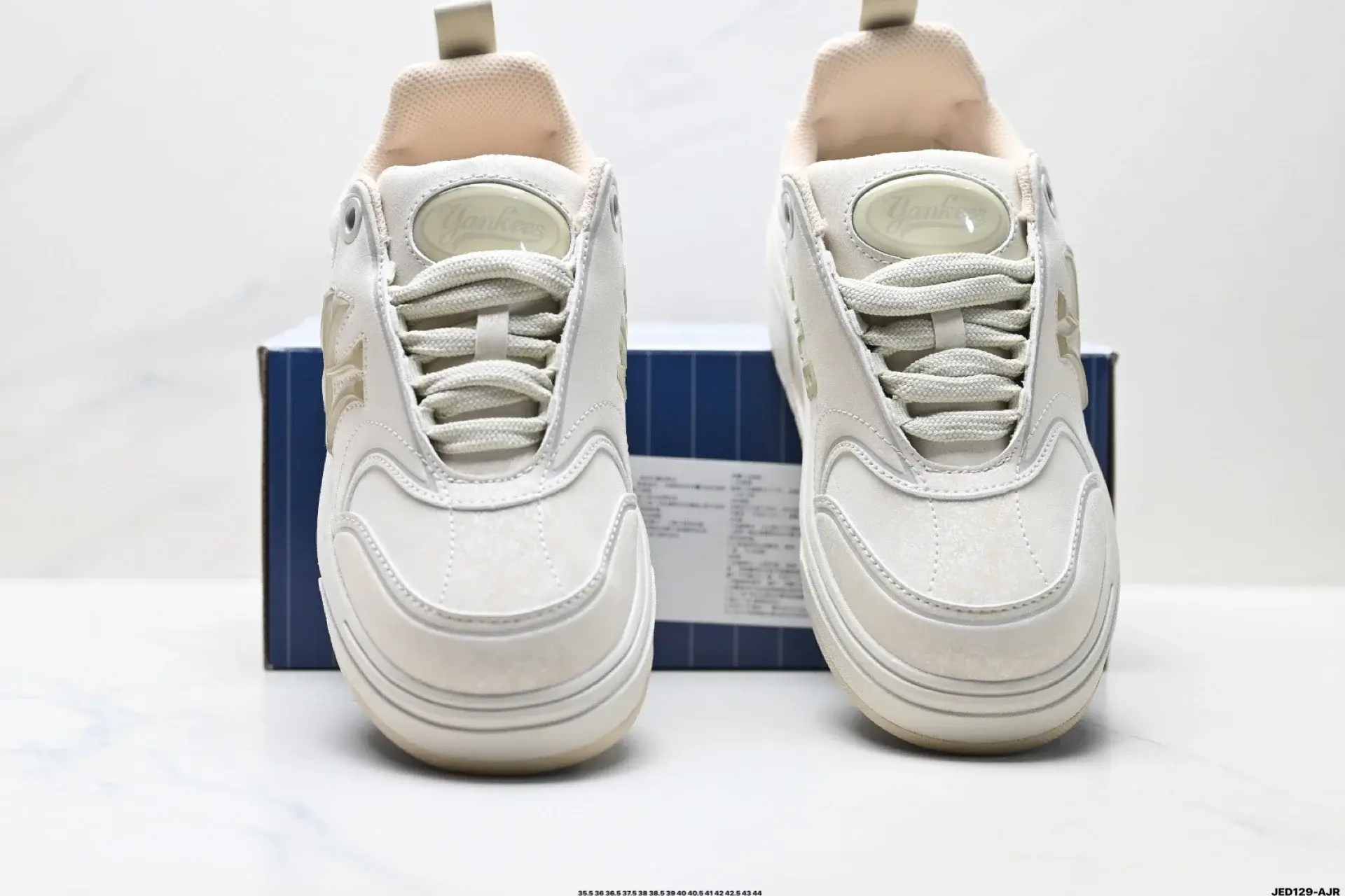 MLB Yankees Off-White Low-Top Sneakers