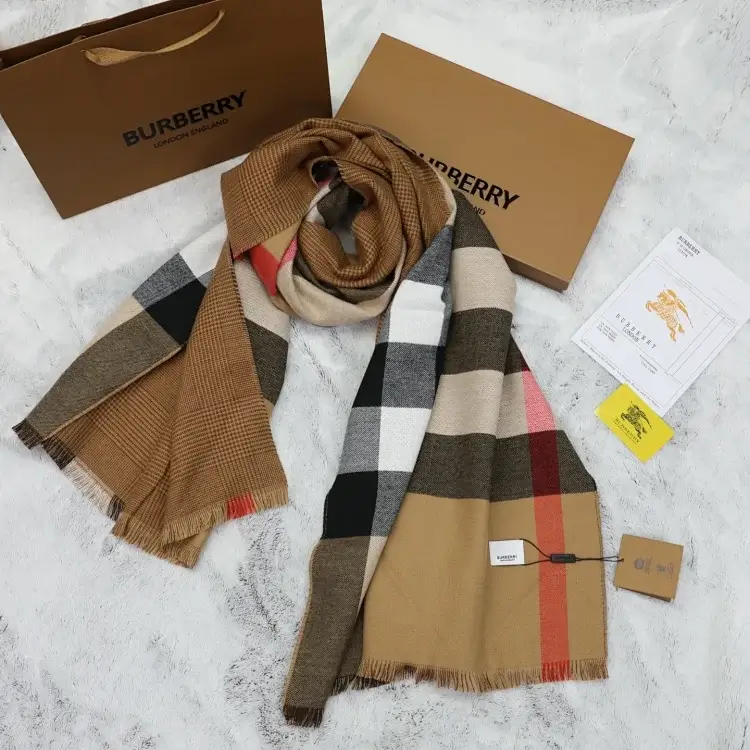BURBERRY Checkered Fringed Scarf