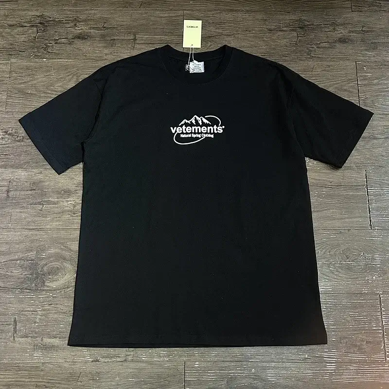 Vetements Black Mountain Logo T-Shirt